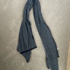 BCBG gray scarf